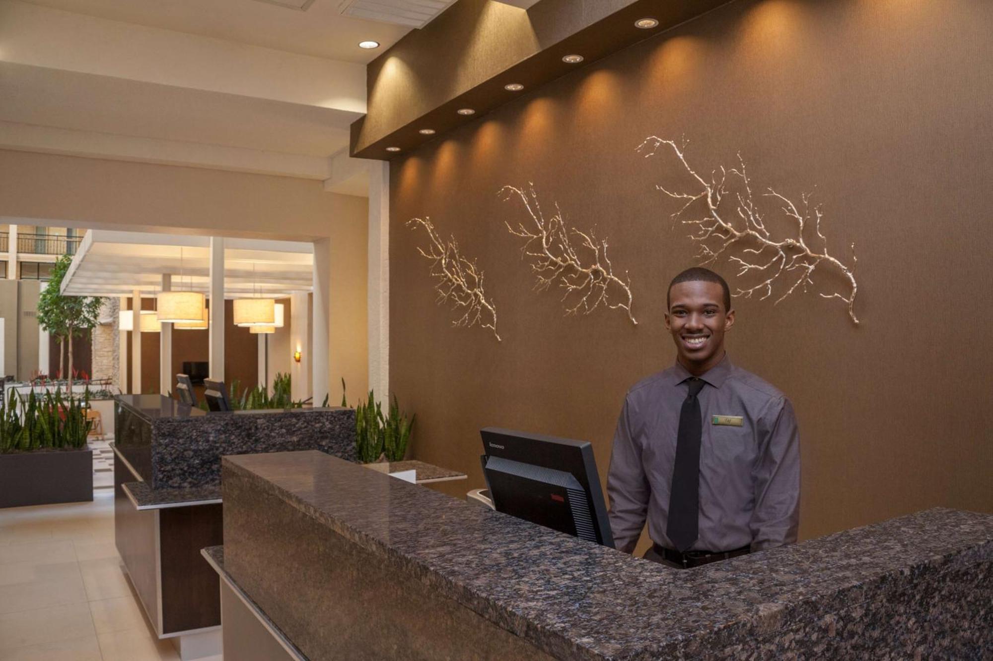 Embassy Suites Baton Rouge Exteriör bild