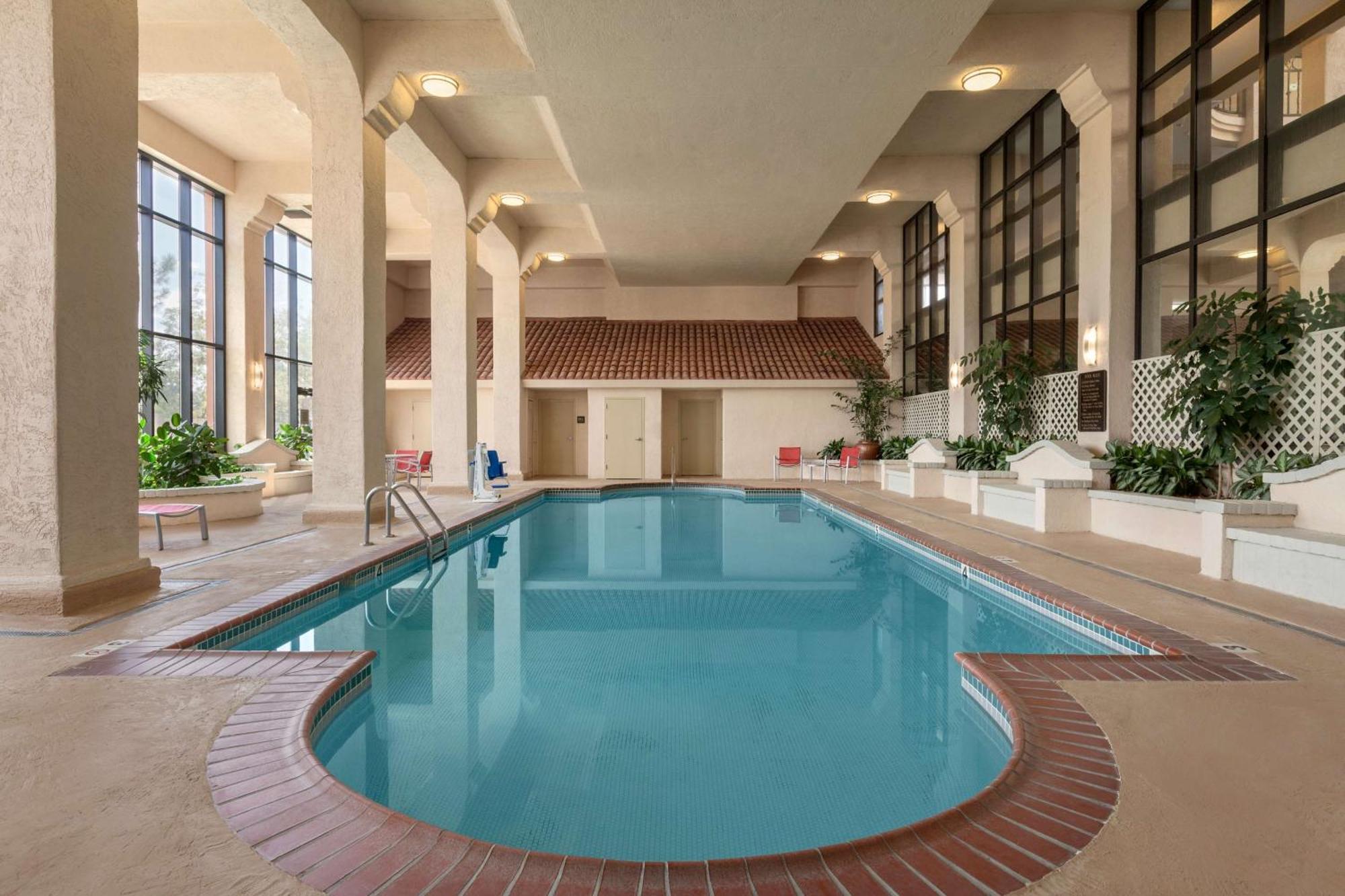 Embassy Suites Baton Rouge Exteriör bild