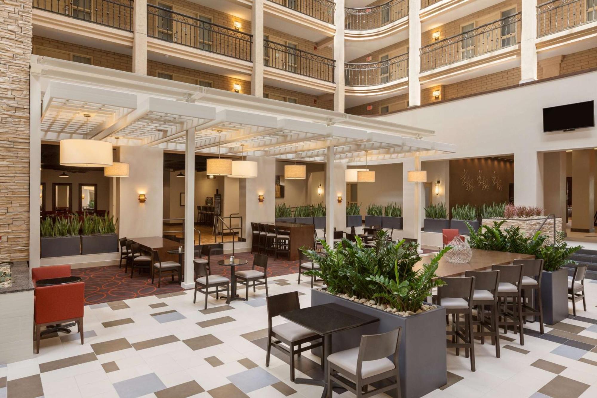 Embassy Suites Baton Rouge Exteriör bild
