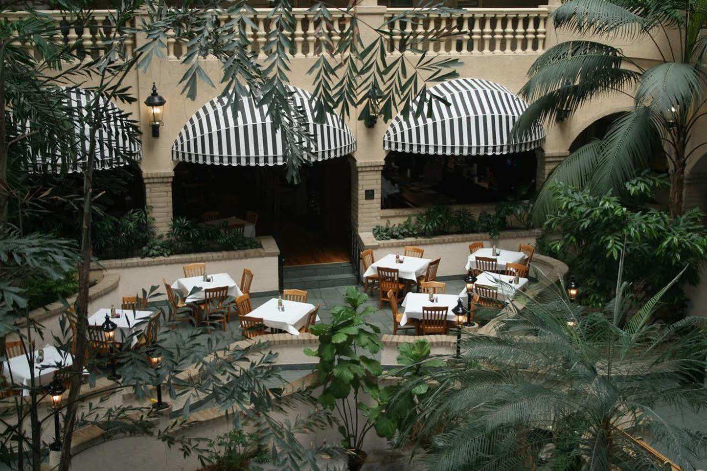 Embassy Suites Baton Rouge Exteriör bild