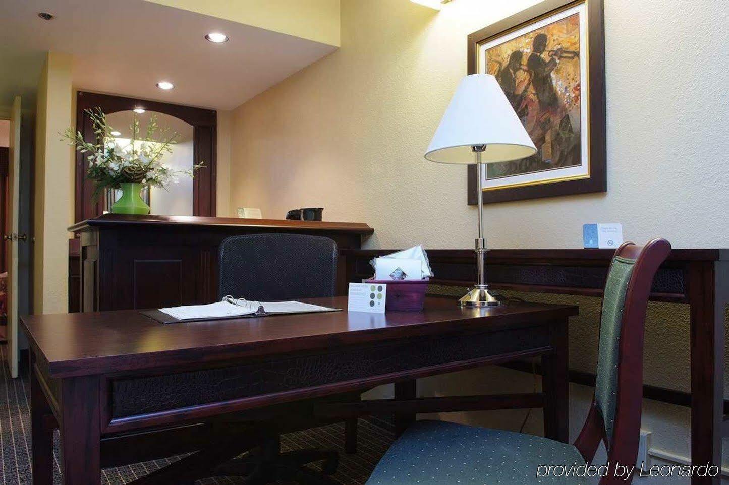 Embassy Suites Baton Rouge Exteriör bild